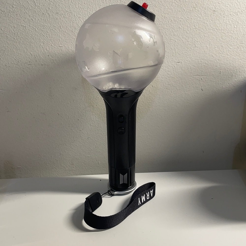 BTS ARMY bomb (with the og photocards rm is missing)